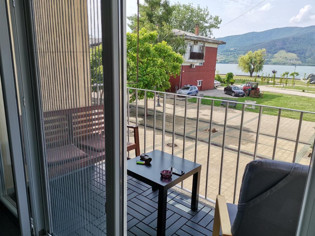 Apartman Terassa Donji Milanovac Extérieur photo